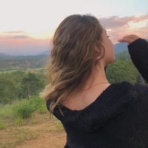 Meet your Posher, Halia